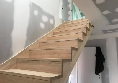 Pose d'escaliers en bois par DY Menuiserie Morlaix Finistère