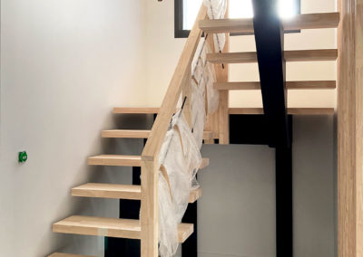 Escaliers avec finitions DY Menuiserie Agencement à Plouénan